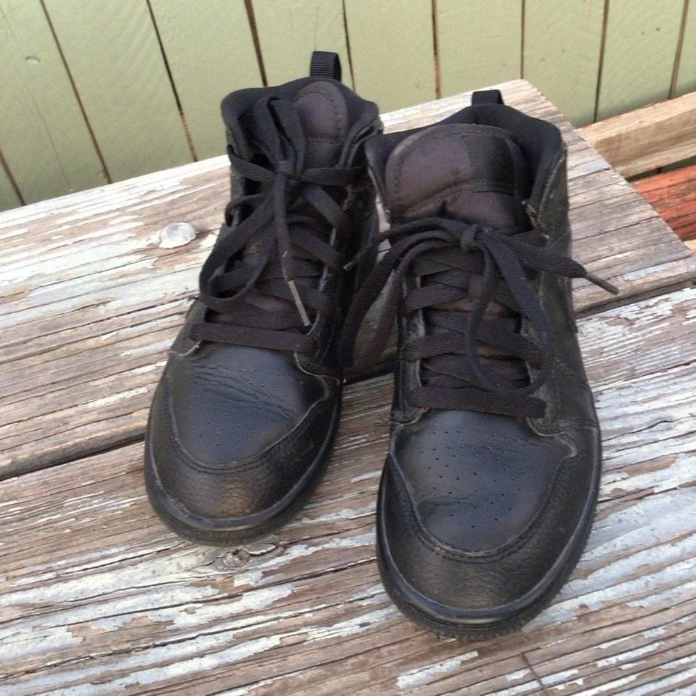 Nike Air Jordan 1 Mid Leather Trainers Triple Black size 3 youth